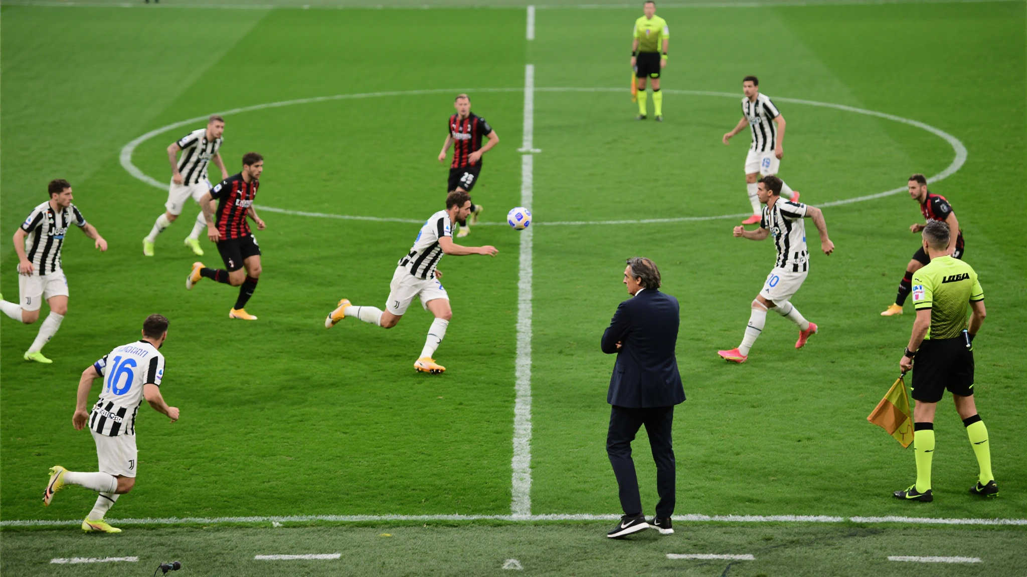 贡萨洛成为自何塞卢后首位连续两场首发均建功的皇马球员 此外,我们必须看到由教练安切若蒂所设计战术自由中的